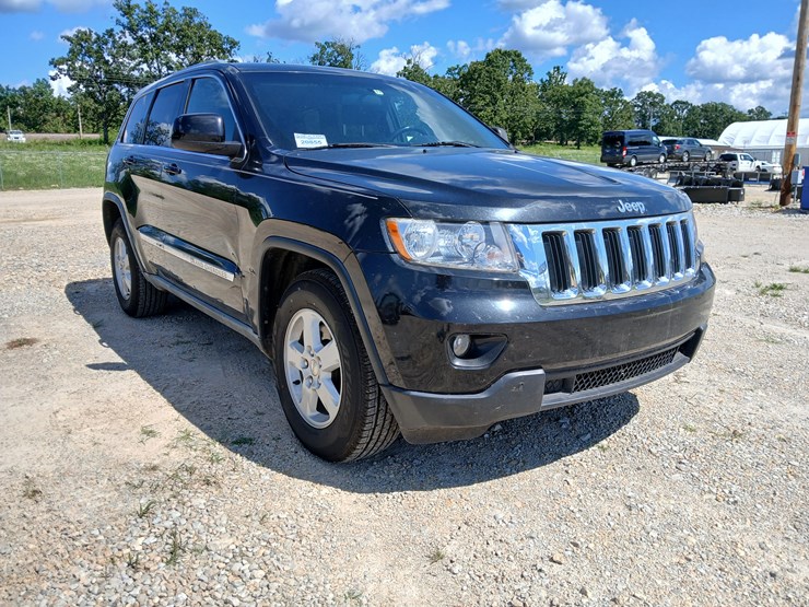 2011-jeep-grand-cherokee-image-10