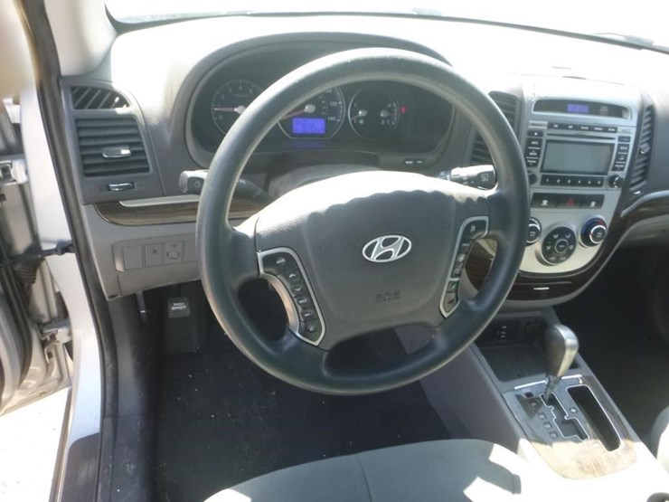2010-hyundai-santa-fe-image-10