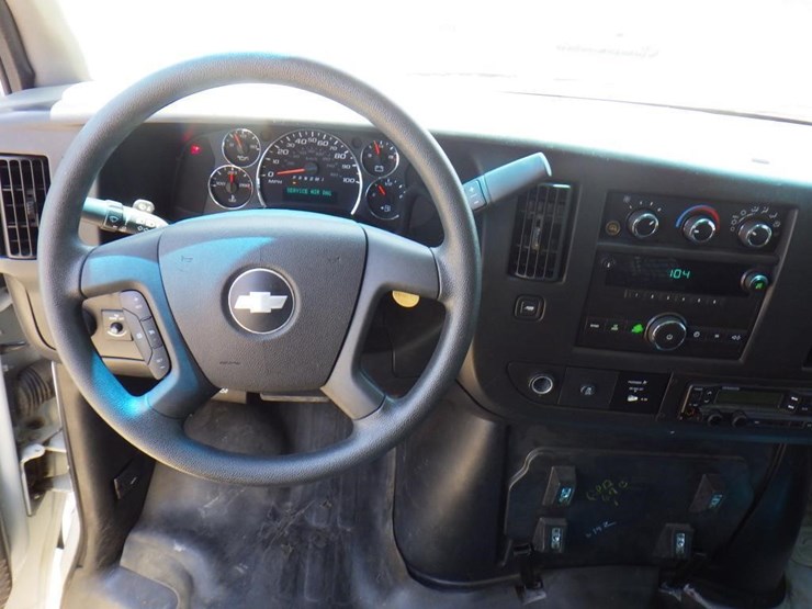 2013-chevrolet-express-3500-image-10