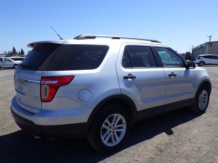 2015-ford-explorer-image-3