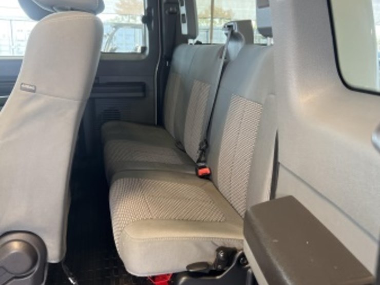 2013-ford-f550-image-23