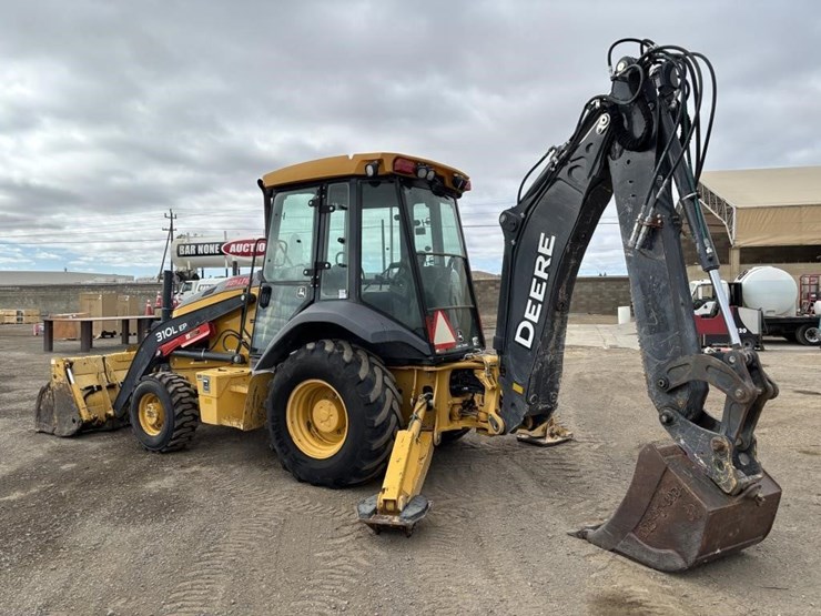 2019-deere-310l-ep-image-4