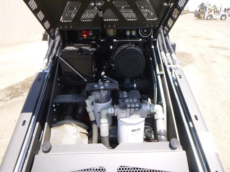 2024-kubota-d1703-image-23
