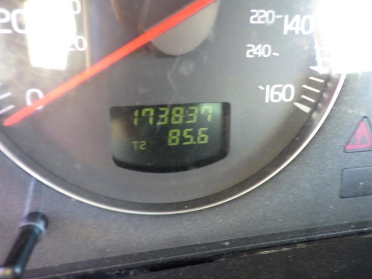 2004-volvo-xc70-image-14
