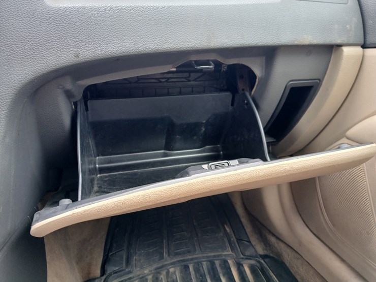 #20656-•-2012-ford-fusion-passenger-car-image-32