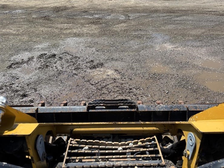 2016-caterpillar-259d-image-21