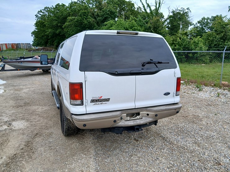 2005-ford-excursion-image-6
