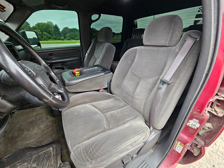 2005-chevrolet-silverado-image-41