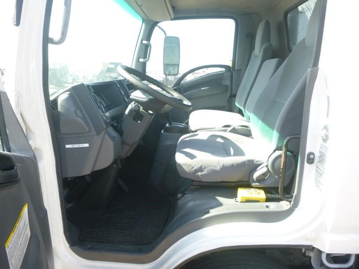 2017-isuzu-nqr-image-14