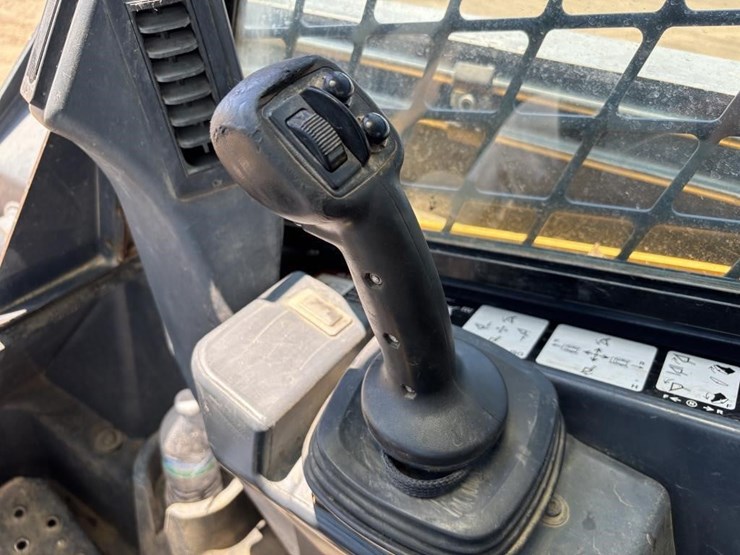 2015-deere-333e-image-23