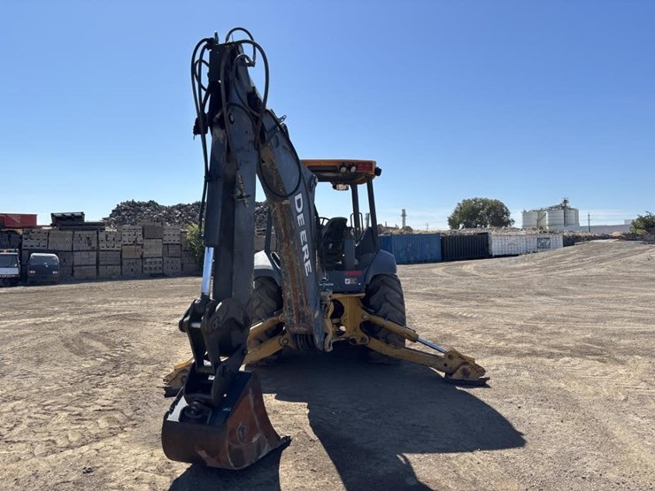 2020-deere-410l-image-8