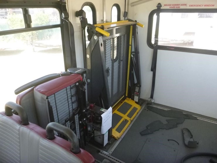 2017-ford-e450-image-10
