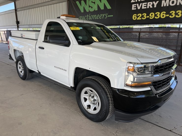 2017-chevrolet-silverado-1500-image-2