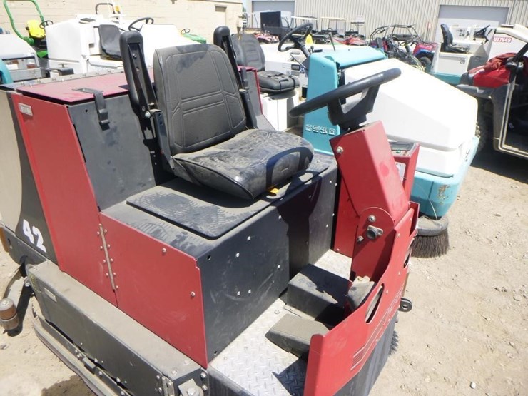 caterpillar-420-image-10