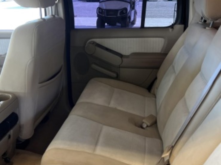 2009-ford-explorer-xlt-image-22