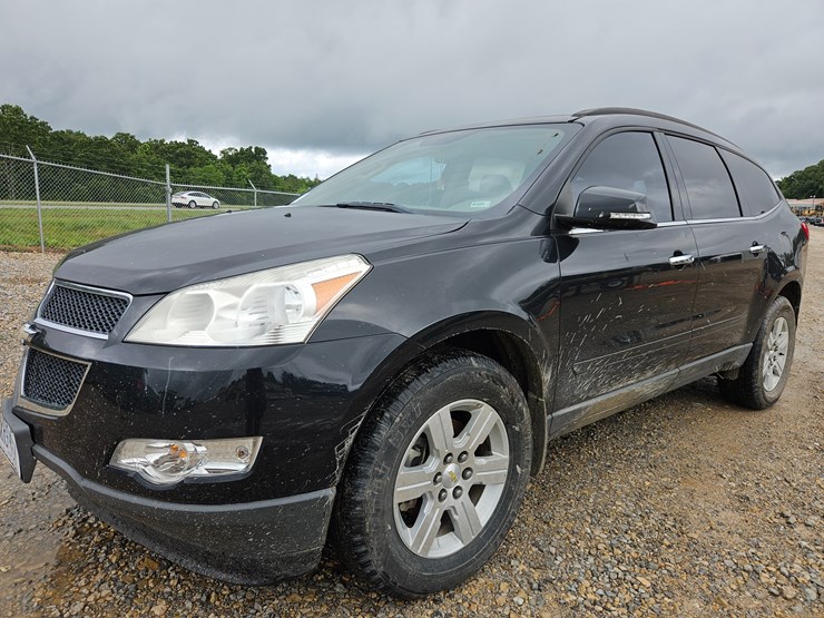 2011-chevrolet-traverse-image-1