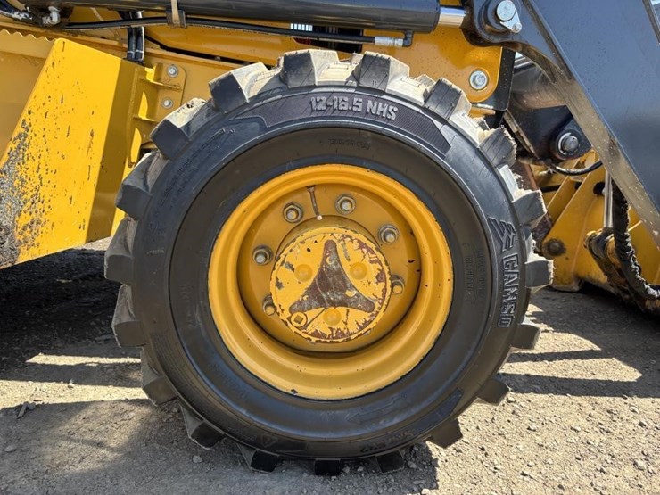 2021-deere-210l-image-24