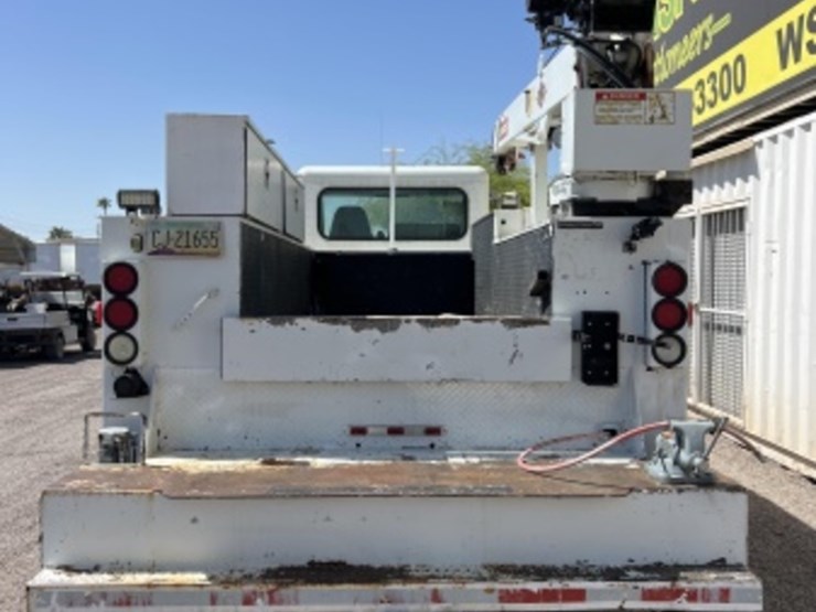 2011-peterbilt-337-image-7