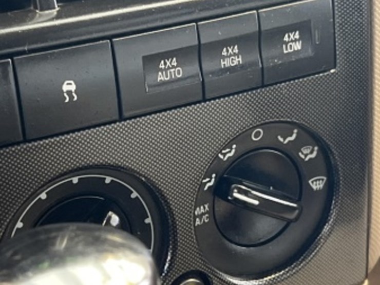 2009-ford-explorer-xlt-image-18