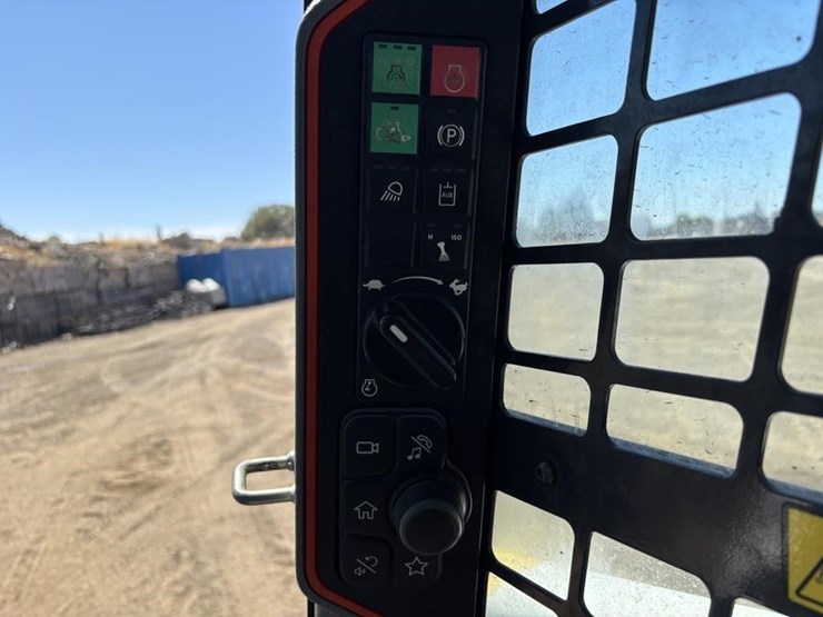 2021-bobcat-t76-image-25