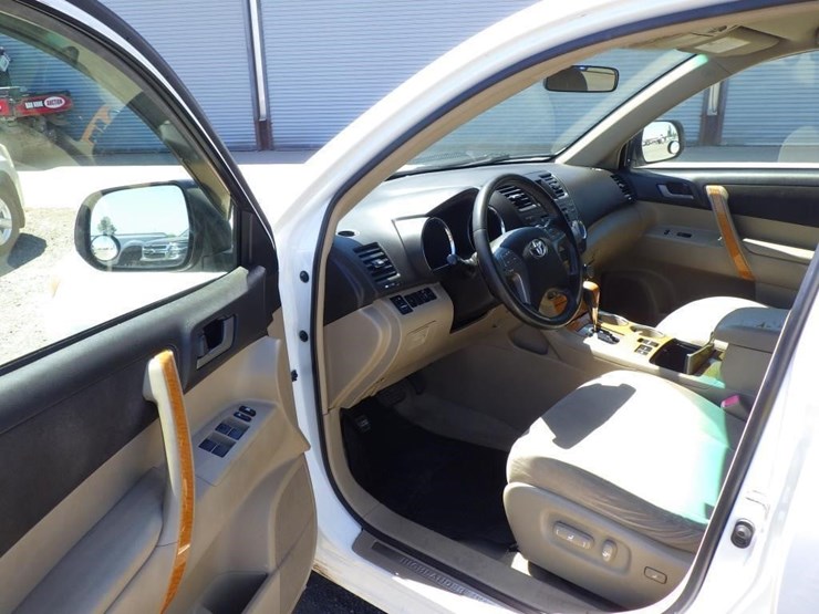2010-toyota-highlander-image-5