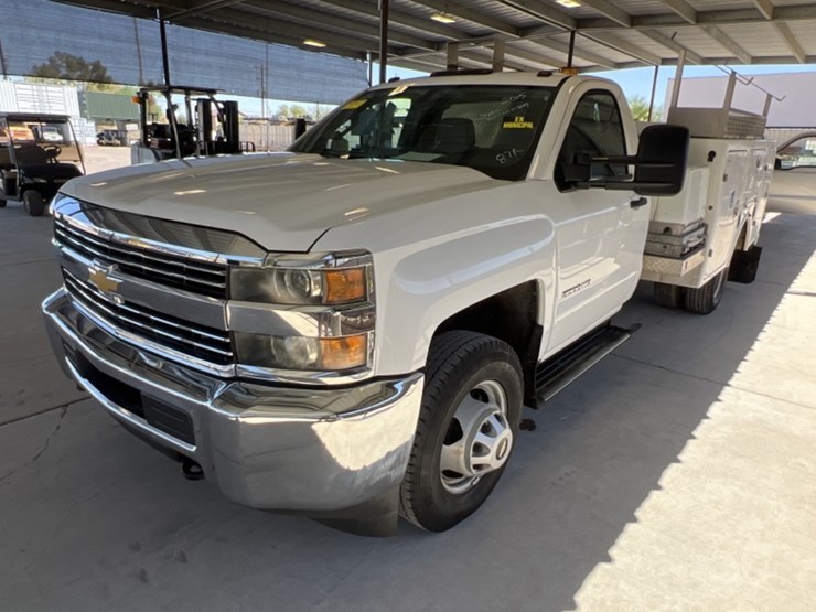 2015-chevrolet-silverado-3500hd-image-4