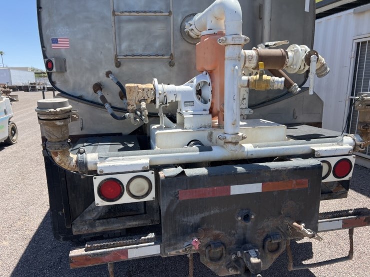 2012-freightliner-m2-image-14