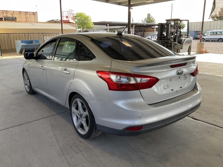 2014-ford-focus-sdn-image-5