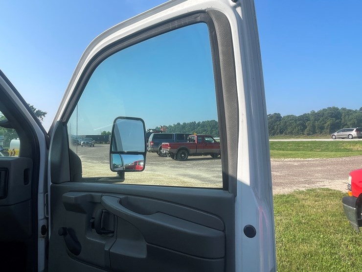 2005-chevrolet-3500-image-52