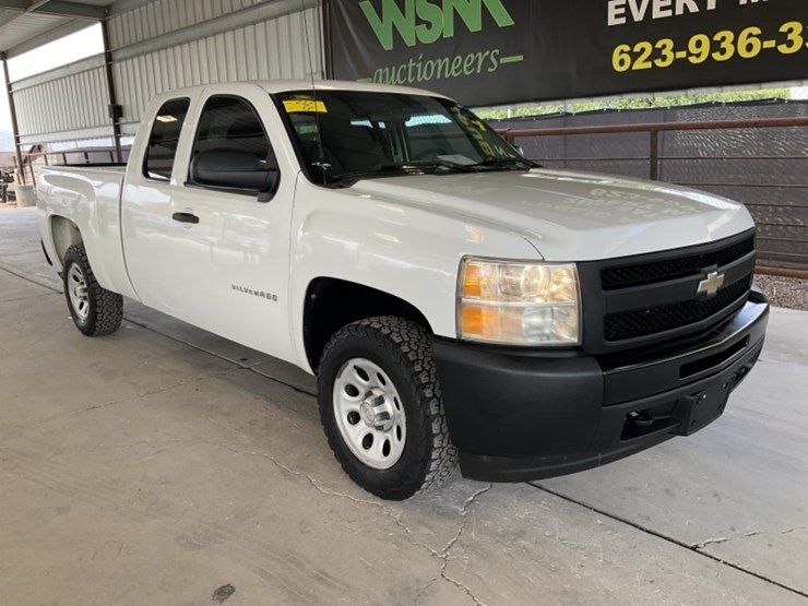 2011-chevrolet-silverado-1500-image-2