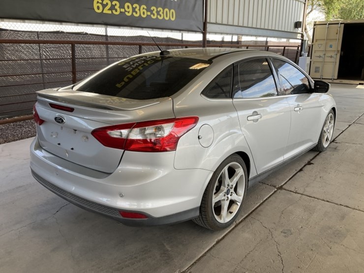 2014-ford-focus-sdn-image-7
