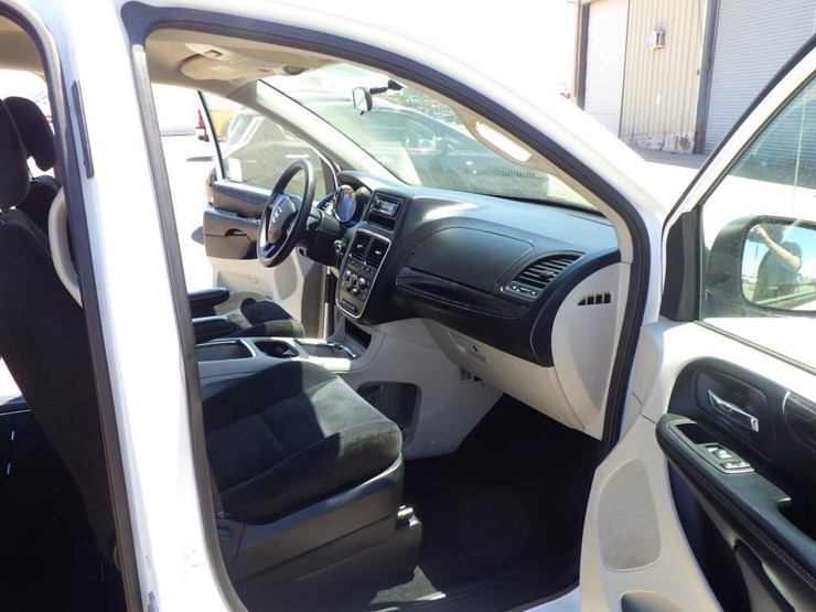 2014-dodge-grand-caravan-image-6