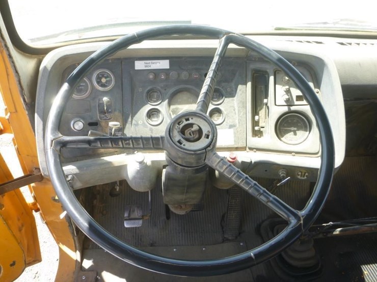 1986-ford-8000-image-12