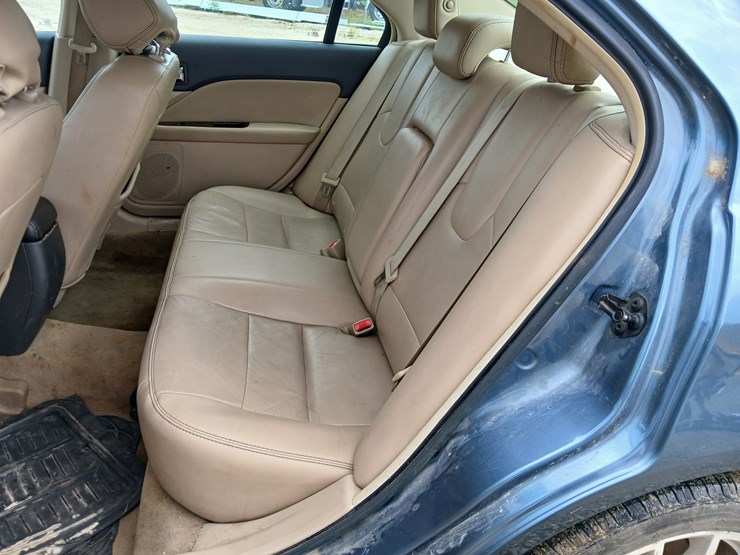 #20656-•-2012-ford-fusion-passenger-car-image-27