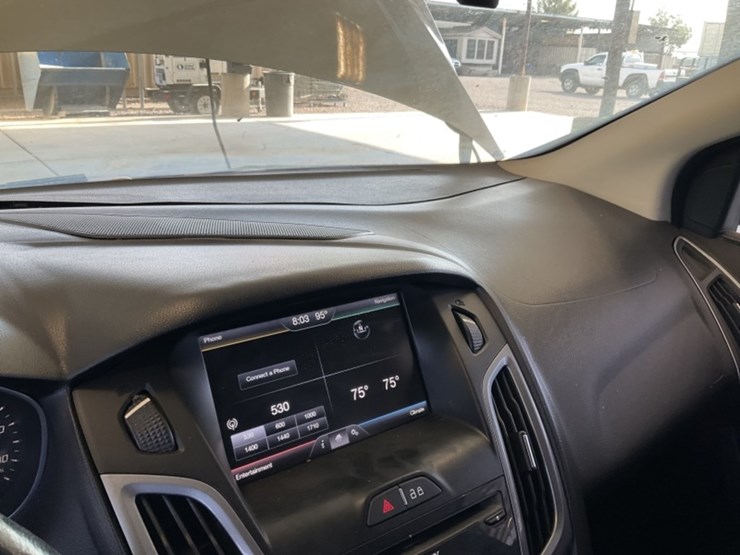 2014-ford-focus-sdn-image-17