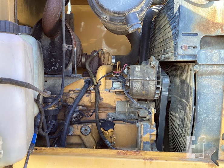 2002-deere-tc44h-image-11