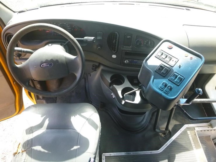 2006-ford-e450-image-10