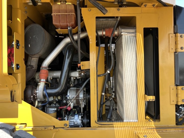 caterpillar-928g-image-18