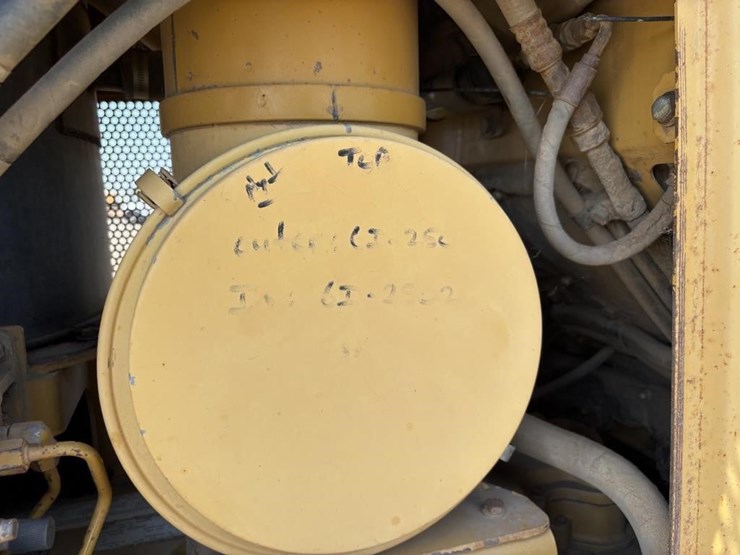 2006-caterpillar-d6n-image-42
