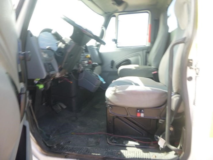 2004-international-durastar-4300-image-12
