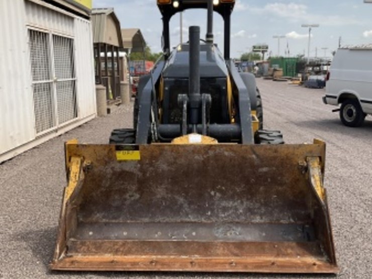2016-deere-210l-image-4