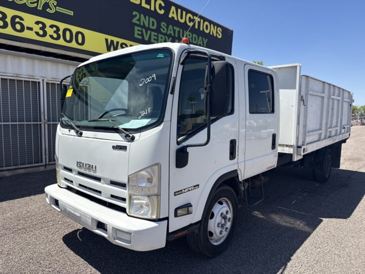 2009-isuzu-npr-image-2
