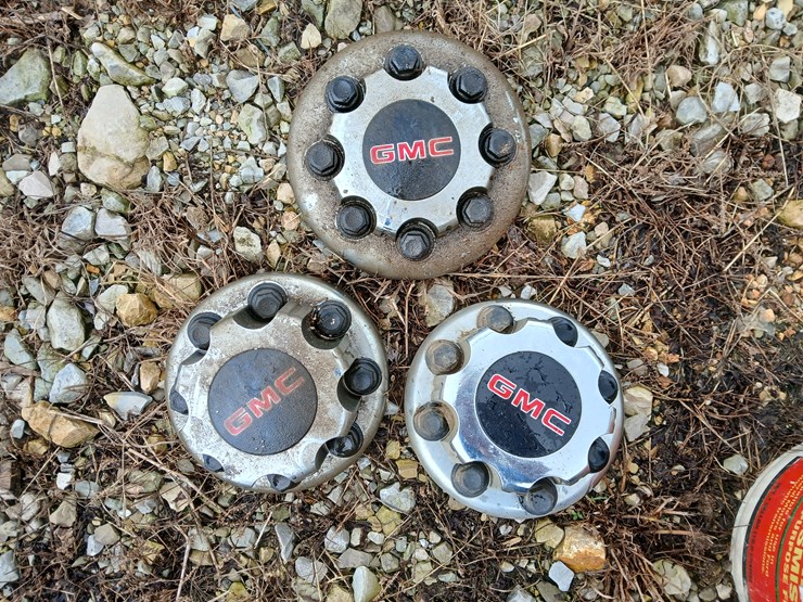 #20780-•-16"-gmc-wheel-rings-&-caps-image-7