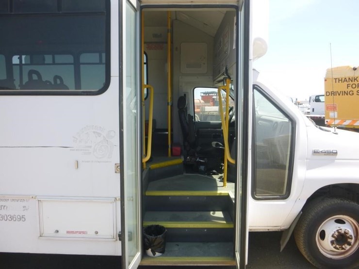 2017-ford-e450-image-9