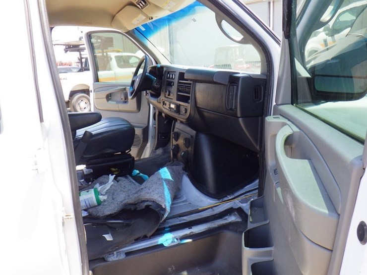 2013-chevrolet-express-3500-image-7