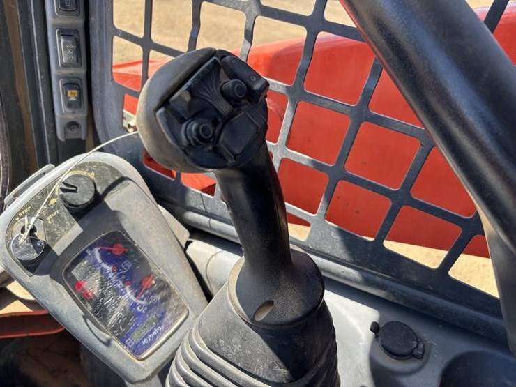 kubota-ssv65-image-24