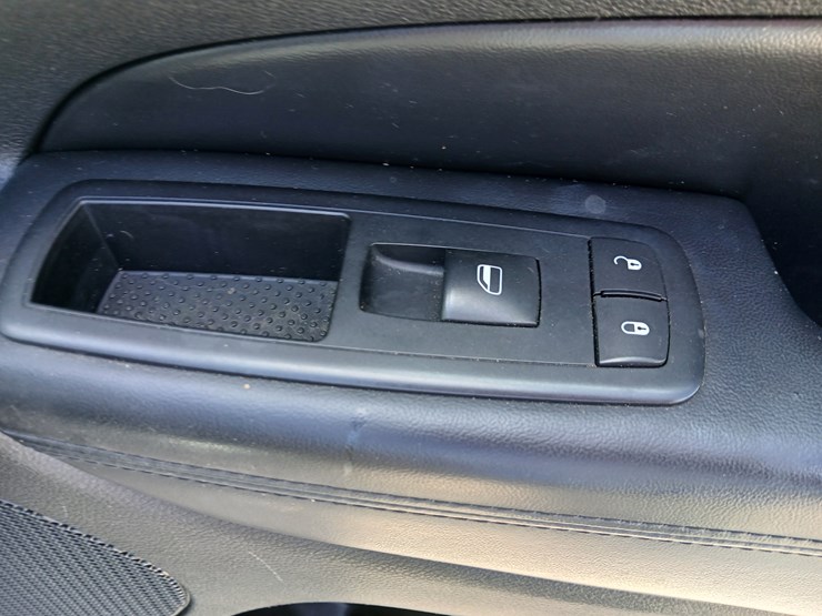 2011-jeep-grand-cherokee-image-21