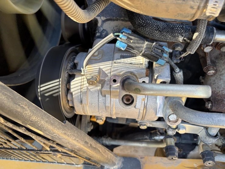 2019-deere-310l-ep-image-58