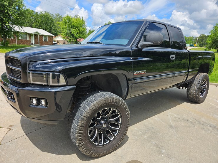 #18968-•-2002-dodge-ram-pickup-truck-image-2