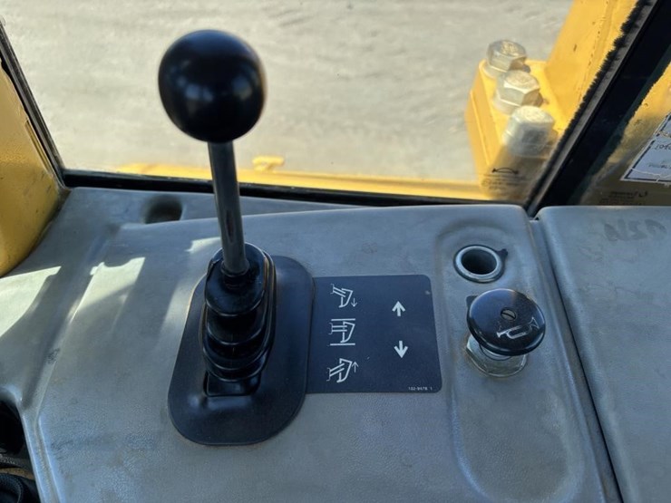 2006-caterpillar-d6n-image-32